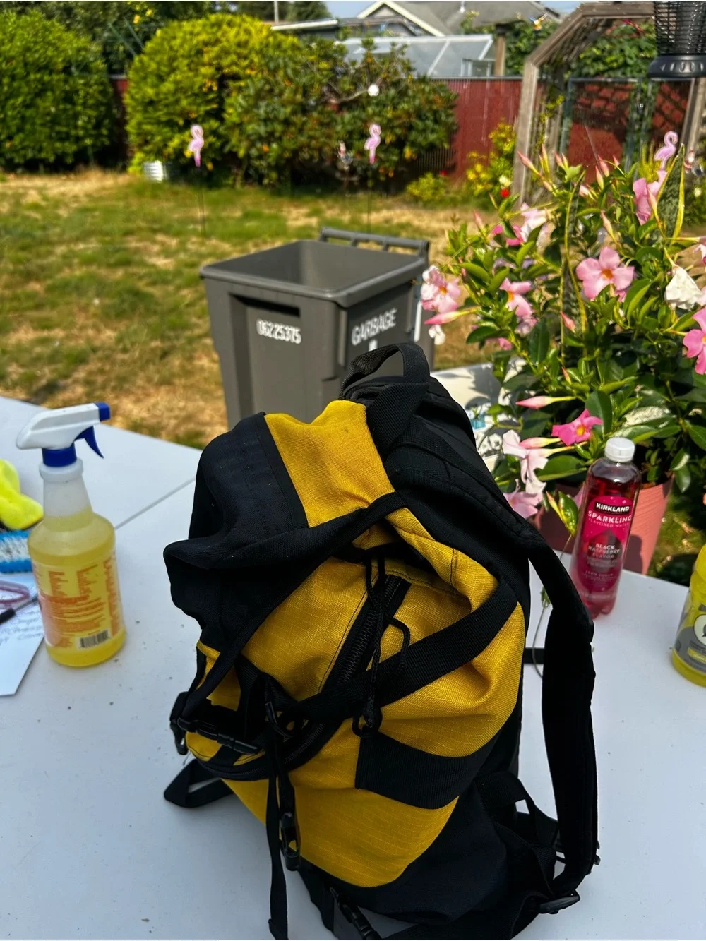 First down Men’s Yellow & Black Hiking Backpack Sz 18”x12”x8”
